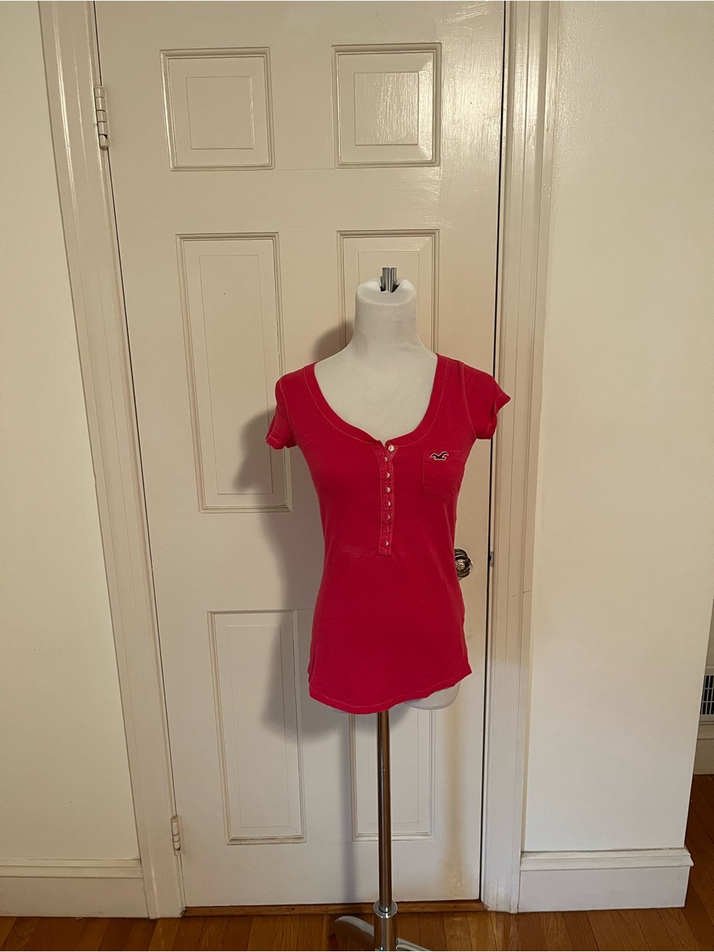 Hollister Henley Tee XS Large Square Tag Read Defect